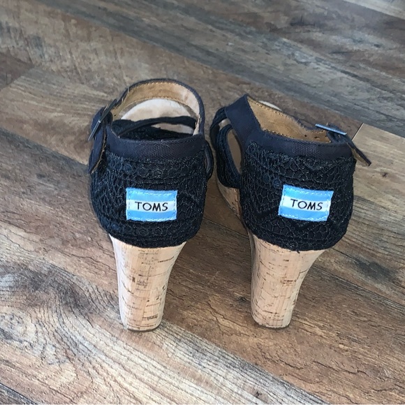Toms black lace wedge heeled adjustable sandals size 9W - Picture 3 of 6